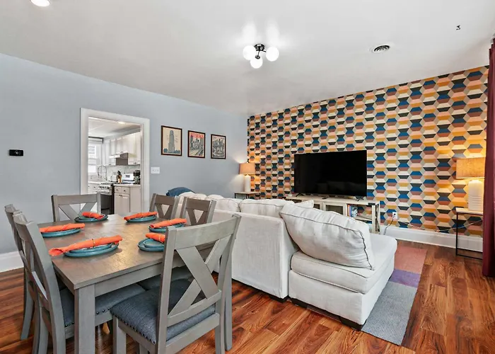Сasa de vacaciones Trendy 2br Near Carson Street With Free Parking